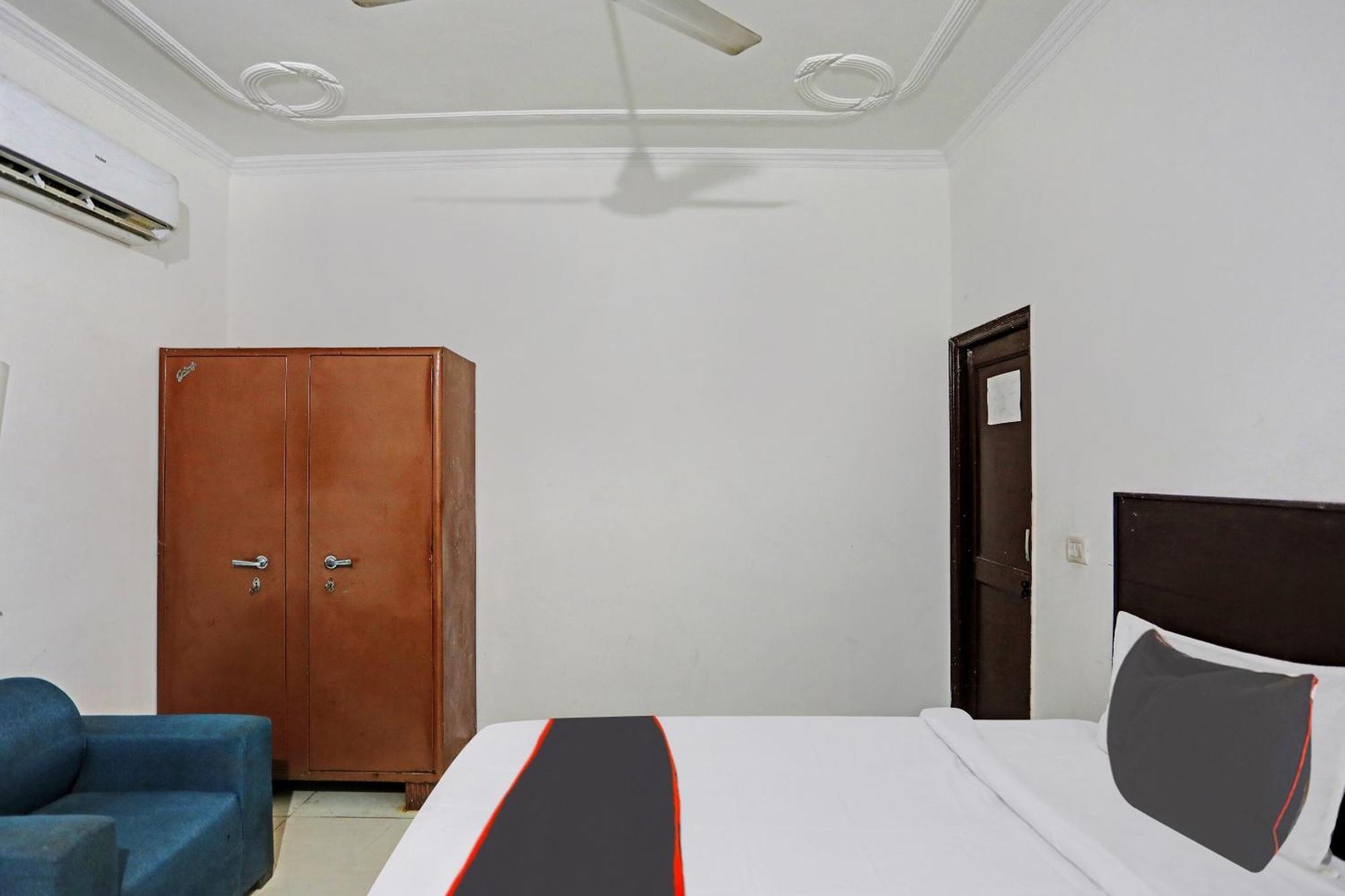 Hotel Collection O Mayank Near Iskcon Temple Noida Kalkaji Devi