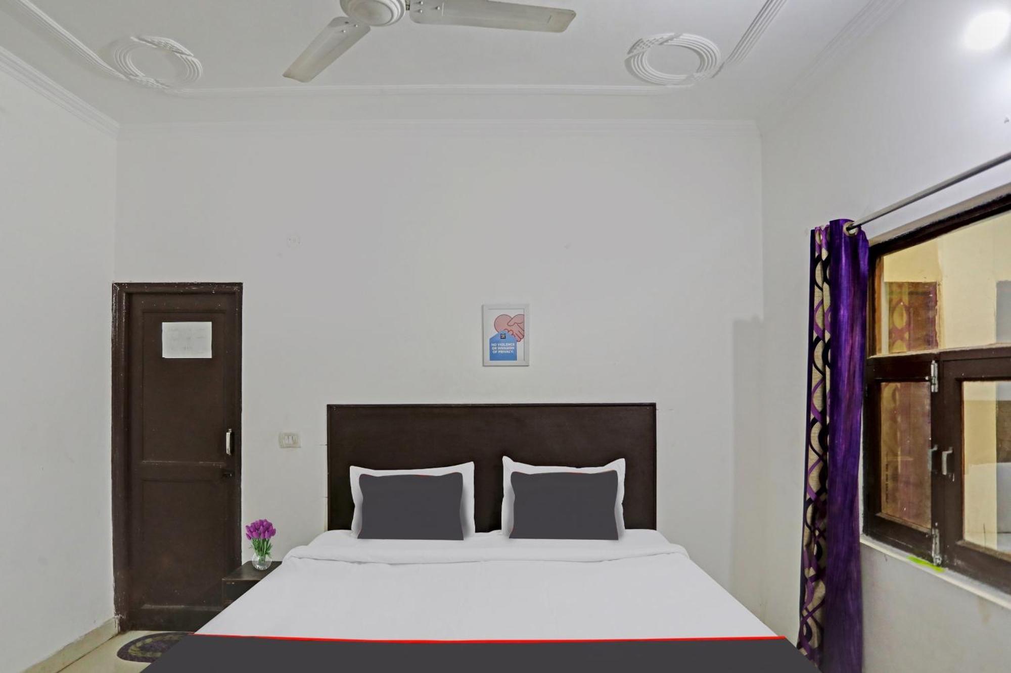 Collection O Mayank Near Iskcon Temple Noida Hotel 4*